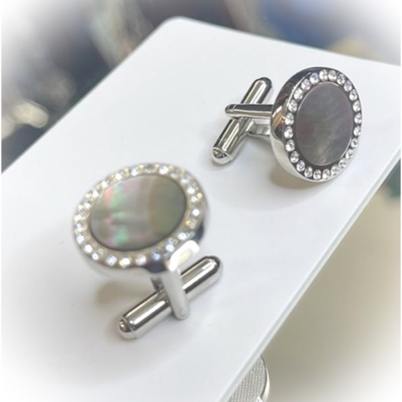 💕Beautiful Round Silvertone Cufflinks with Abalone Shell and CZ clear stones💕 - Picture 6 of 8